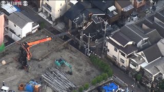 クレーン車が民家直撃、火災　女児軽傷か　葬儀場取り壊し工事中　大阪・高槻