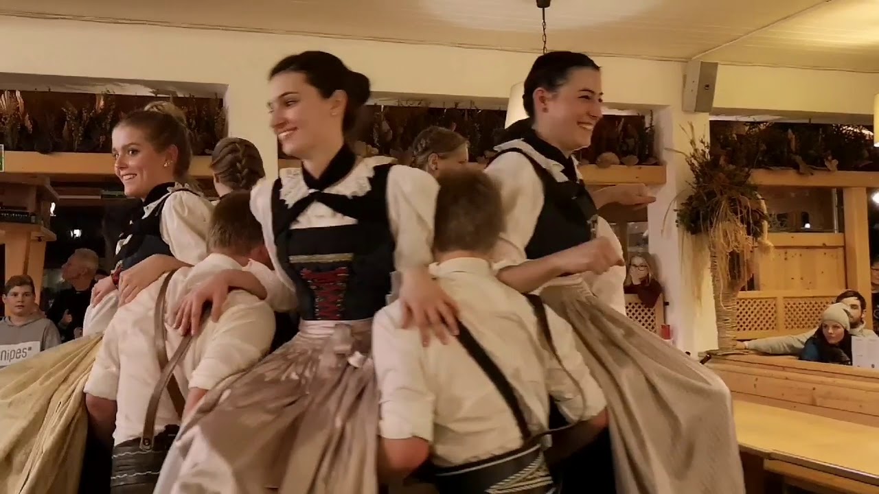 Tulfes: Tiroler Abend mit den Tulfeiner auf der Halsmarter am Glungezer