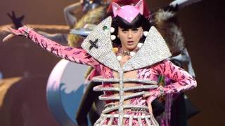 Katy Perry - Hot N Cold International Smile Vogue Prismatic World Tour