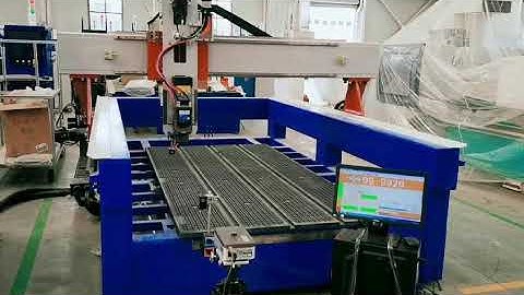 Excitech Cnc Machining Center performs laser interferometer test before delivery.