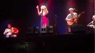 Eddi Reader - It's magic (A Glasgow tenement party) 25 May 2012