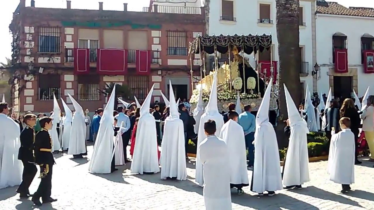María Santísima de la Soledad  de Santaella | Entrada Plaza Mayor 2016 | Humildad y Soledad