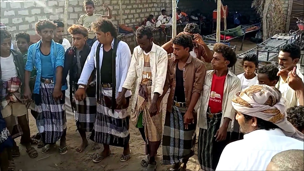 تراث تهامي لعب حقفه ومزمار وقرع طبول وصفاف شباب قبائل الزرانيق ولعب الحقفة تهامة اليمن الريف التهامي