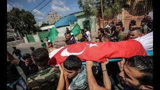 Filistinli şehidin üzerine Türk Bayrağı örtüldü