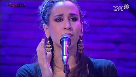Revolution. Lavinia Mancusi e Semilla cantano "Ang...
