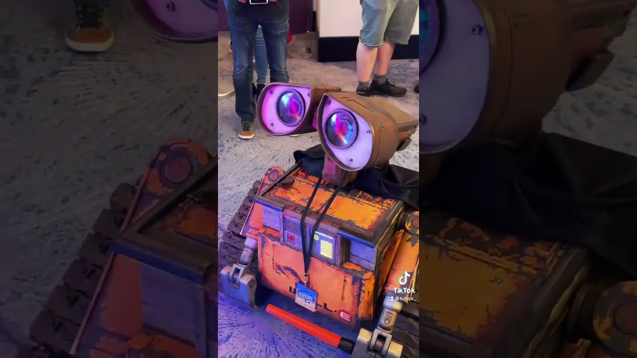 WALL E Sees His First Lightsaber