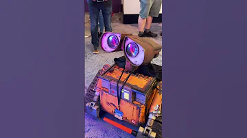 WALL E Sees His First Lightsaber 