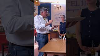 Yann Yvin prueba y evalúa la lengua en 'El Hoyo' #DePaseo