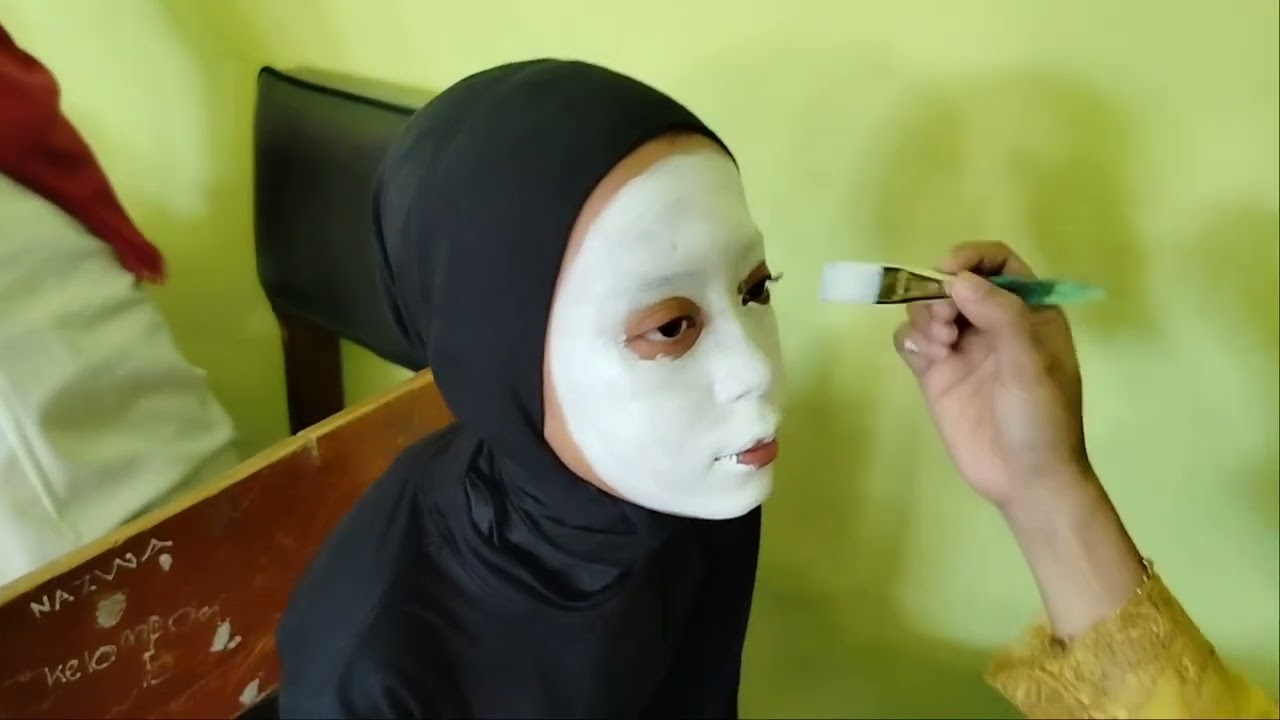 Tutorial Rias Wajah Make Up Pantomim dengan Body Painting
