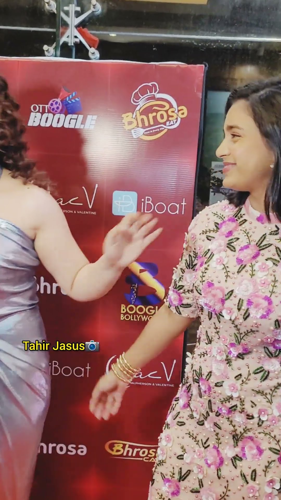 2 दोस्त ?. #sumbultouqeer #ashnoorkaur #shorts #tahirjasus #bollywood