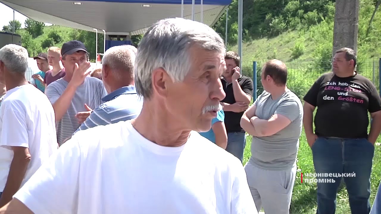 Жителі Заставнівщини вимагають ремонту дороги до села Хрещатика