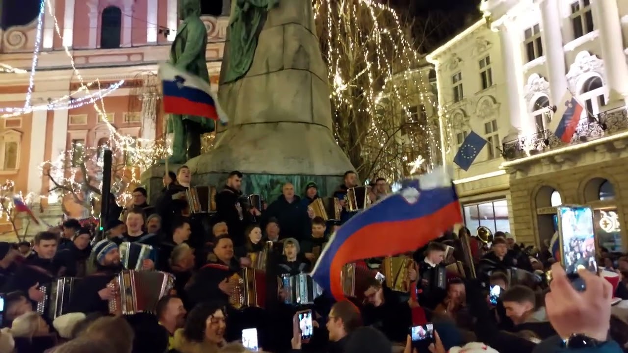 VZDUŠJE NA SHODU HARMONIKARJEV-LJUBLJANA PREŠERNOV TRG