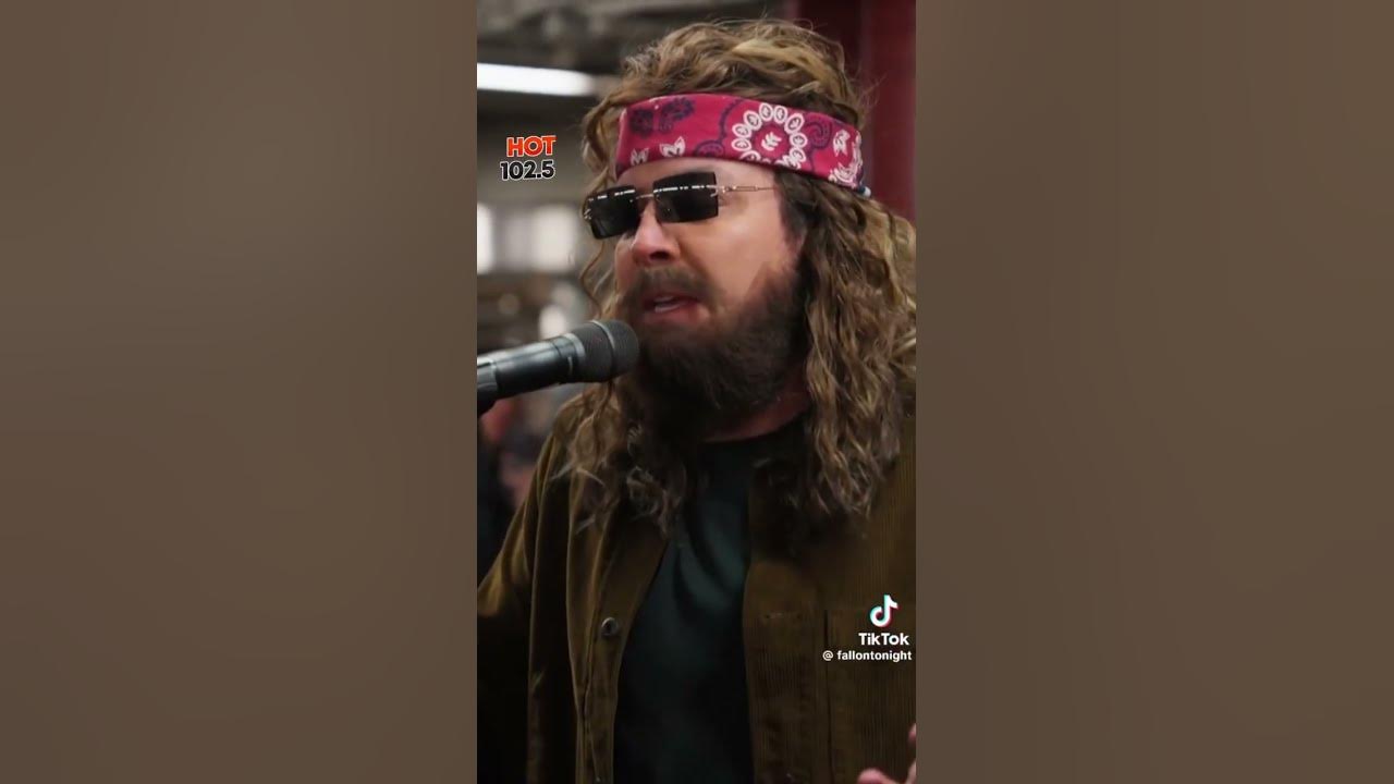 Bad Bunny cantó “I Want It That Way” undercover junto a Jimmy Fallon en el Subway de Nueva York
