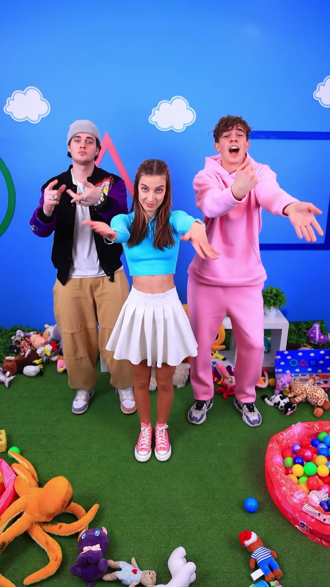 Paper Planes TikTok Dance Trend! #dancechallege #shortsfeed #tiktok