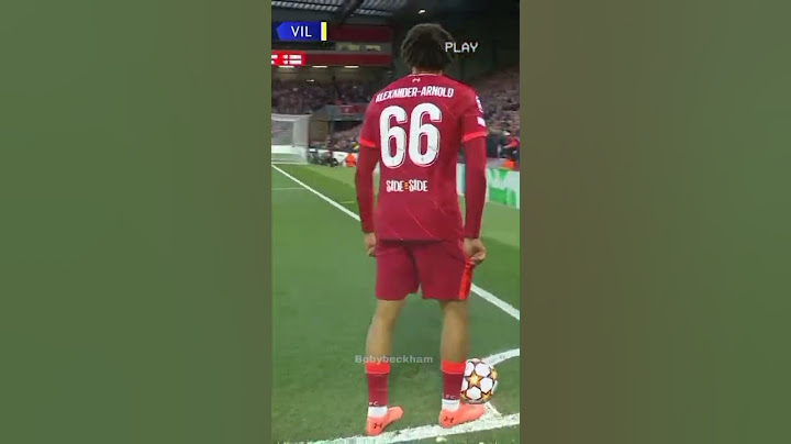 Alexander arnold intentando hacer la de el Barcelona
