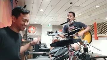 Di atas normal *cover* peterpan