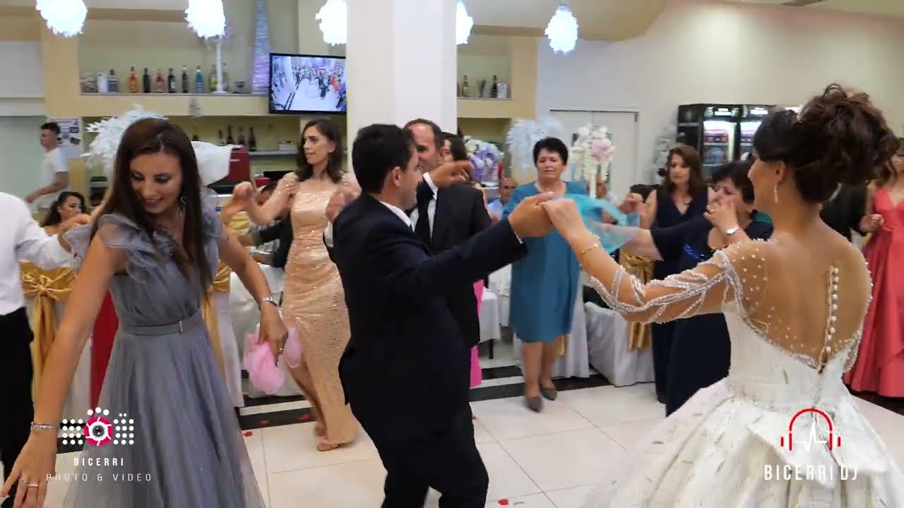 Familja Hoxha hap dasmen me Ciftin e Ri | Alban & Sara, Dasma Shqiptare 2022 |