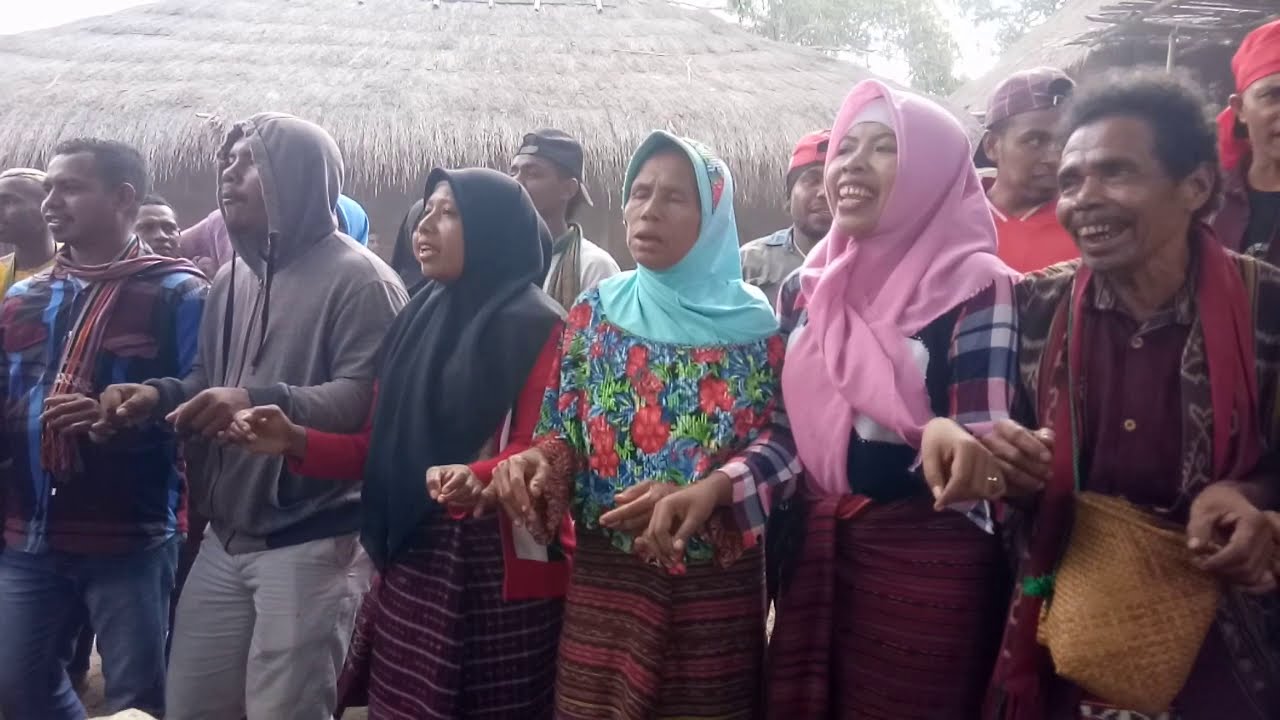 lego lego alor terbaik ¶ Momen ritual adat Ala Baloe(Makan Padi Baru)(6)