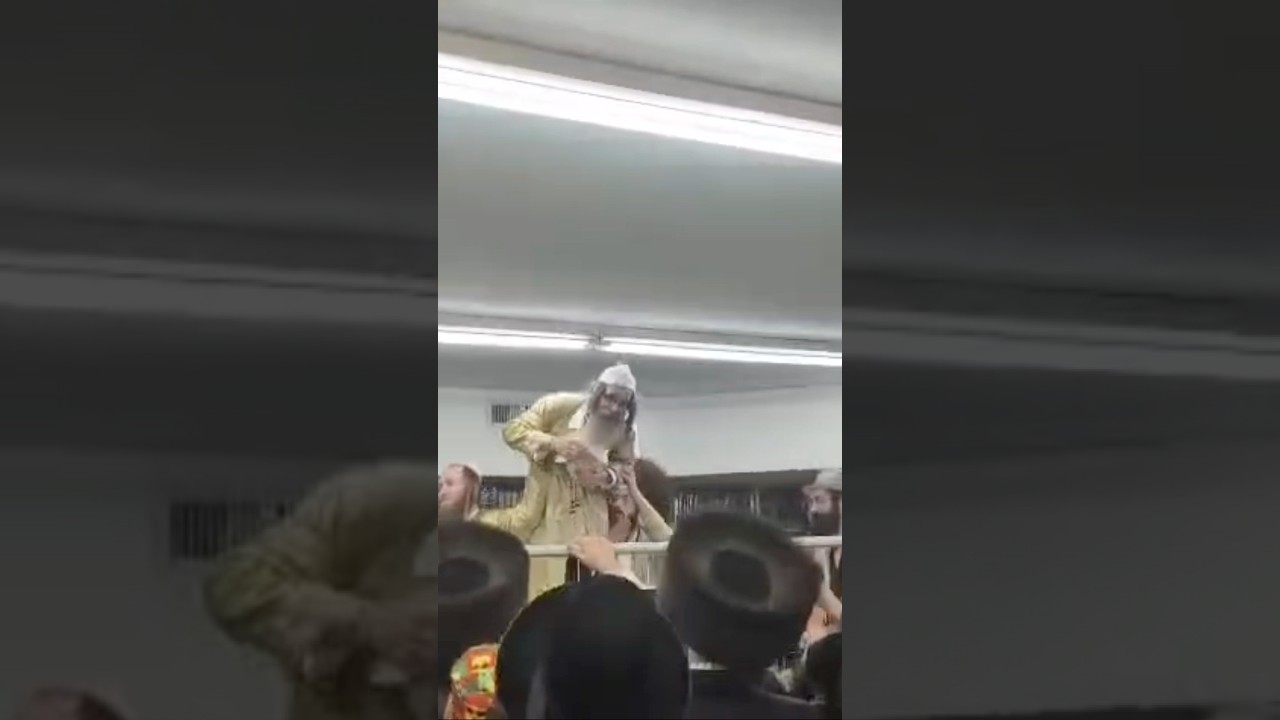 פורים אצל המשפיע הרה״צ ר׳ נחמן בידרמן