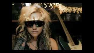 Ke$ha - Party At A Rich Dude's House