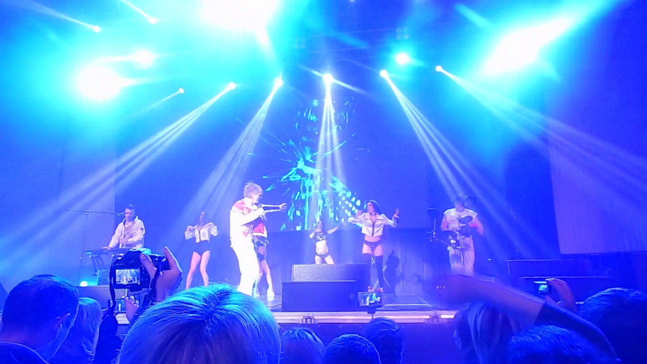 дискотека в клубе памяти шатунову. дс юность челябинск концертный зал. супердискотека 90-концерт. радио рекорд дискотека 90-х. дискотека.