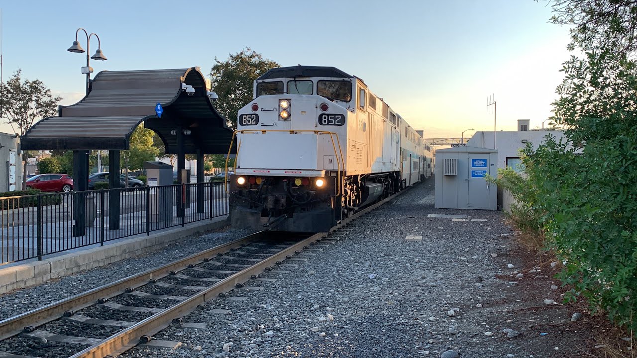 Metrolink s San Bernardino Line Express Train Catches YouTube metrolink-s-san-bernardino-line-express-train-catches-youtube