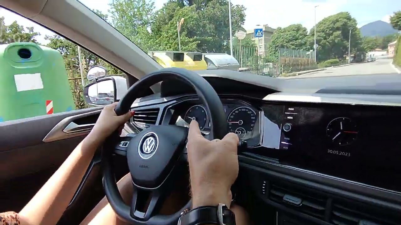 Esempio: mia allieva che anticipa la frenata per poter scalare e portarsi comoda agli incroci