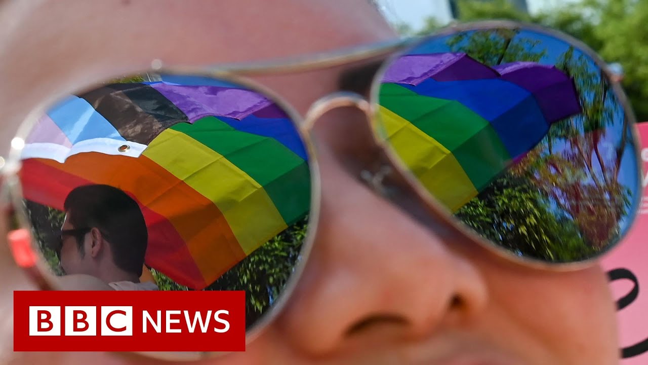 Singapore to end ban on gay sex - BBC News