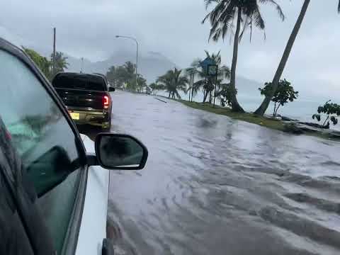 টুটুইলা কিং টাইড এবং শীতকালীন বাণিজ্য বাতাস আমেরিকান সামোয়াতে সকালের যাতায়াতের সাথে মিলিত হয়