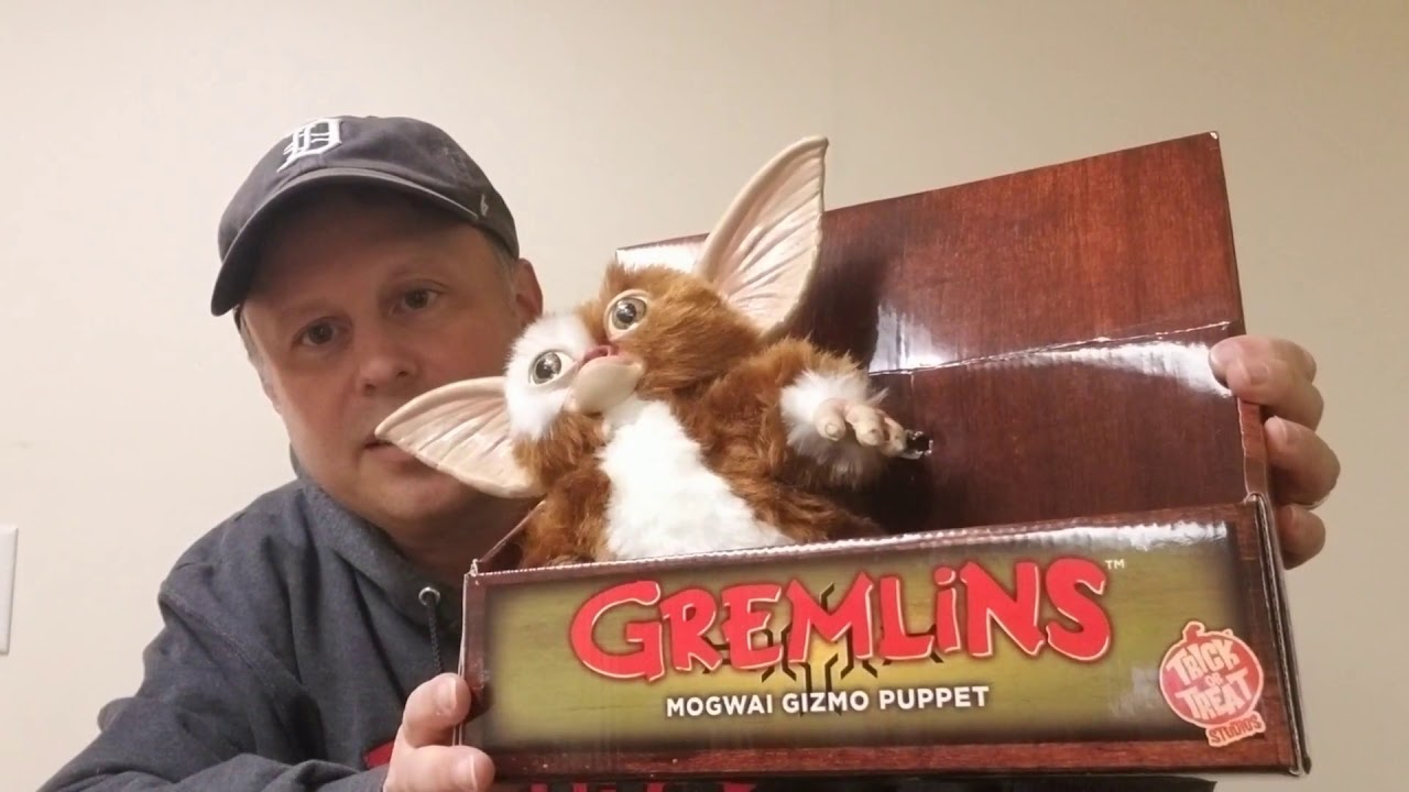 Trick Or Treat Studios Gizmo Gremlins Movie Mogwai Puppet Figure