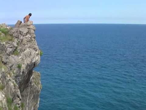 salto de 30 metros en Ballota(Llanes)