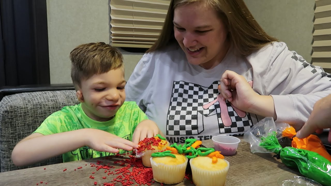 Decorating Cupcakes With A 5 Year Old YouTube