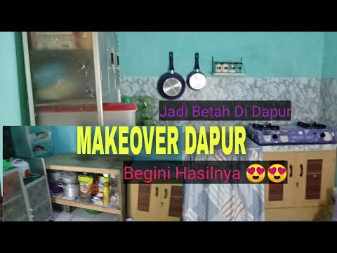 Video: Kumpulan Makan Untuk Dapur (88 Foto): Set Dengan Kerusi Dan Meja Gelangsar Dari Kayu Padu Untuk Bilik Kecil Dengan Gaya Klasik Dan Moden