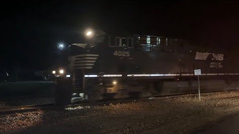 NS 4025 Leads NS 4707 on NS V94 passing through Elkton,VA