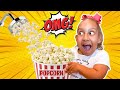 Maria Clara e o Chuveiro Mágico de Pipoca (Magic Shower of Popcorn) - MC Divertida