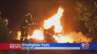 Officials told cbs2/kcal9's laurie perez that the unidentified
firefighters was not seriously hurt. raging fire a complete knock down
in about 20 min...