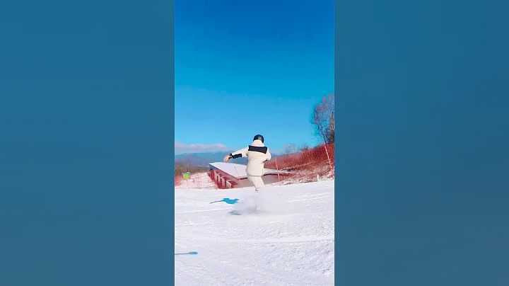 #冰雪正当燃 滑雪届最溜段子手刘新宇 正经滑雪逗乐生活 - 天天要闻
