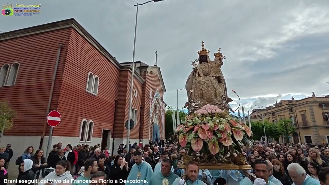 𝐏𝐞𝐥𝐥𝐞𝐠𝐫𝐢𝐧𝐚𝐠𝐠𝐢𝐨 𝐝𝐢 𝐌𝐚𝐫𝐢𝐚 𝐒𝐚𝐧𝐭𝐢𝐬𝐬𝐢𝐦𝐚 𝐝𝐞𝐥 𝐒𝐨𝐜𝐜𝐨𝐫𝐬𝐨 𝐝𝐚𝐥𝐥𝐚 𝐏𝐚𝐫𝐫𝐨𝐜𝐜𝐡𝐢𝐚 𝐝𝐞𝐥𝐥𝐞 𝐆𝐫𝐚𝐳𝐢𝐞 𝐀𝐥𝐥𝐚 𝐂𝐡𝐢𝐞𝐬𝐚 𝐂𝐫𝐢𝐬𝐭𝐨 𝐑𝐞