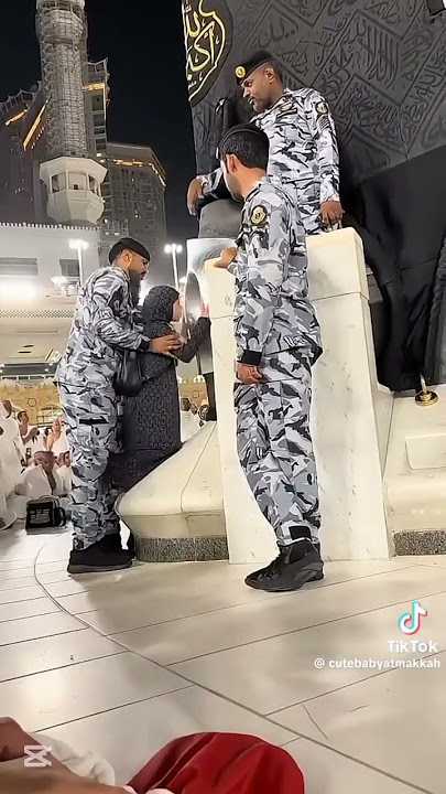 cute baby girl kissing Hajre Aswad #hajreaswad #shortsfeed #shorts