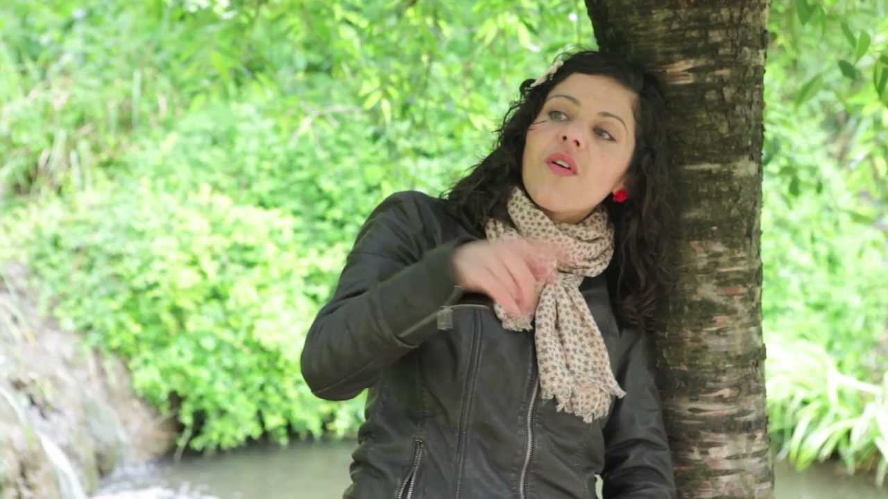 Julie Brami - Je suis une fille (compo)
