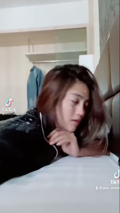 jess amalia lagy tidur ada yg nindih