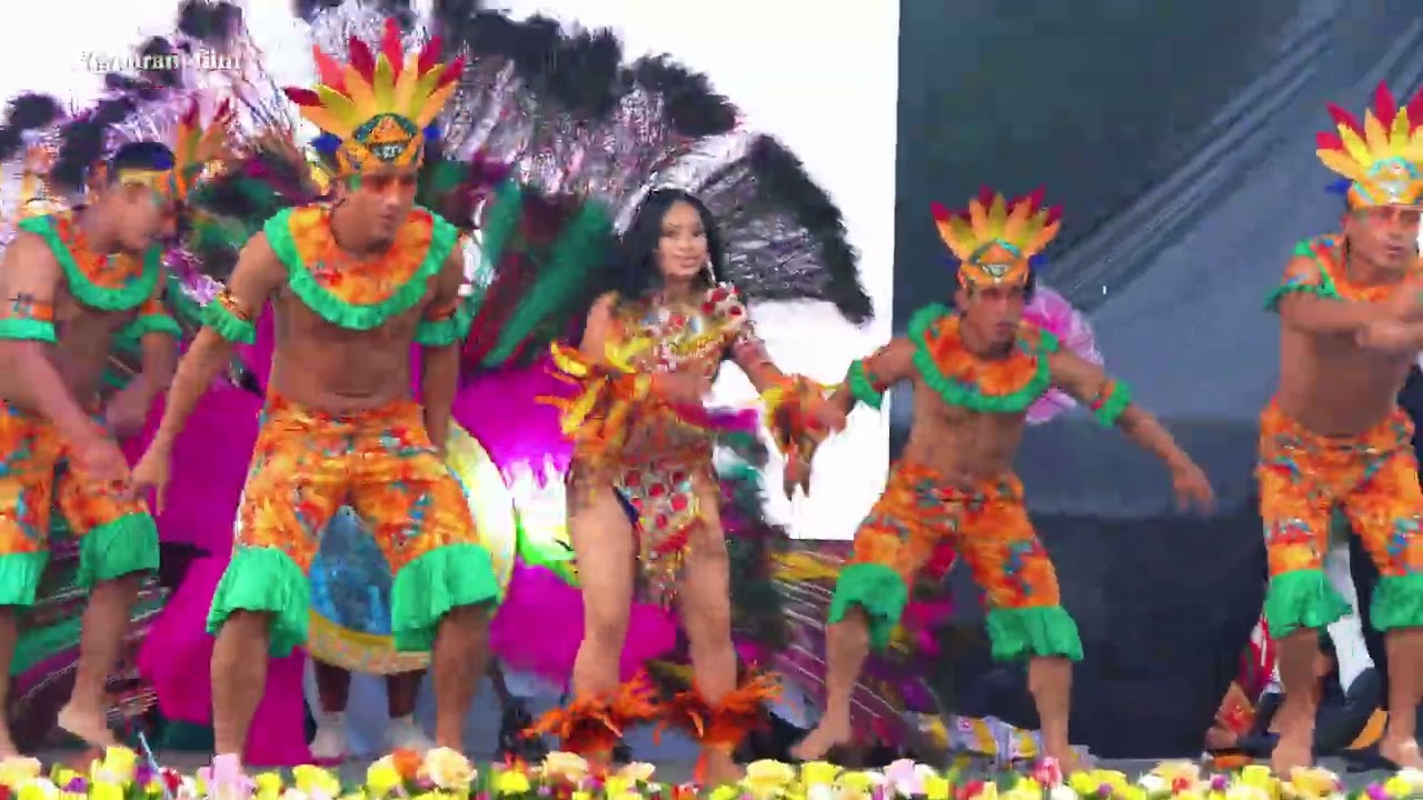 Candidata a Reina de Carnaval en traje de Fantasia