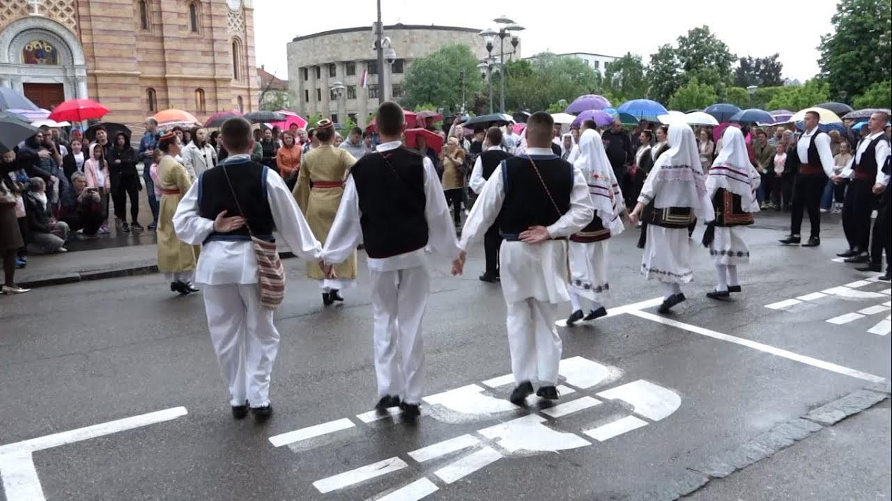 Kozaračko kolo u srcu Banjaluke: Tradicija u čast Dana grada i 80. godišnjice oslobođenja Banjaluke