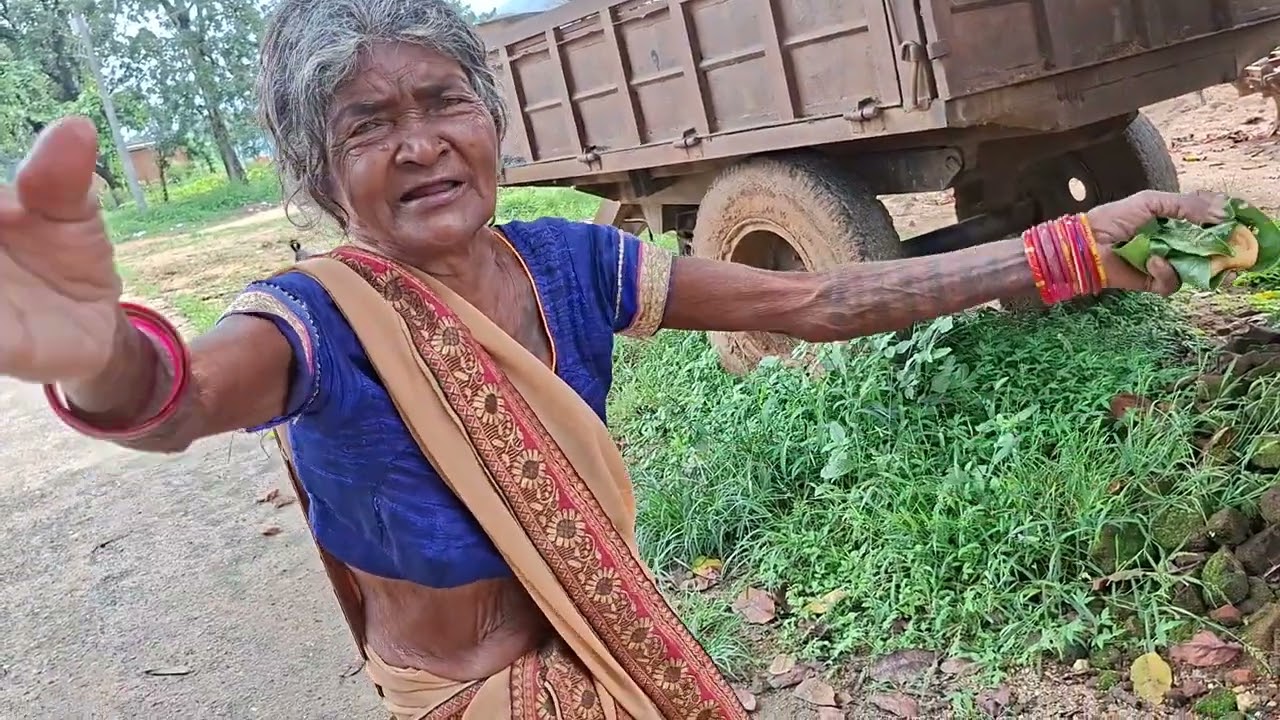 Hamare gaon ki dadi ma