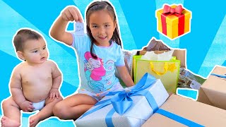 ABRIENDO LOS REGALOS DEL BAUTIZO DE LUCA | PLAYWORLDTV