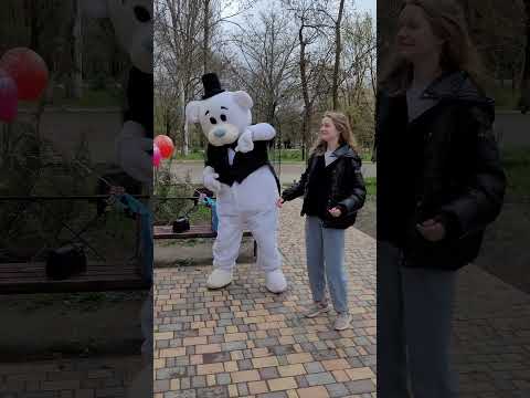 Мишка поздравил с днём рождения сразу двух именинниц!!!! #ростовоймедведьпоздравление #деньрождения