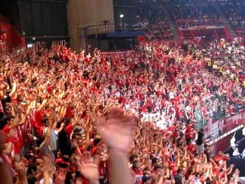 Olympiakos FC Barcelona - Euroleague 2010 ! Huge crowd , crazy fans