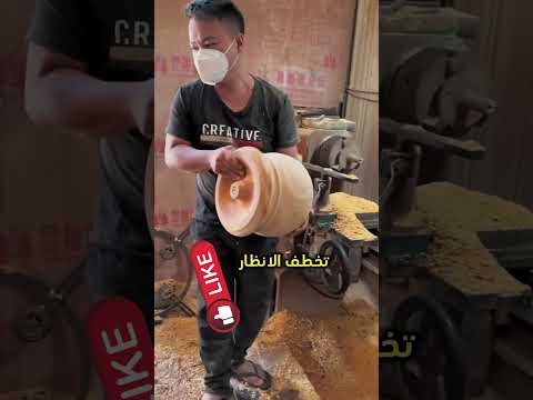 جعل الخشب يتكل م بفنه العجيب