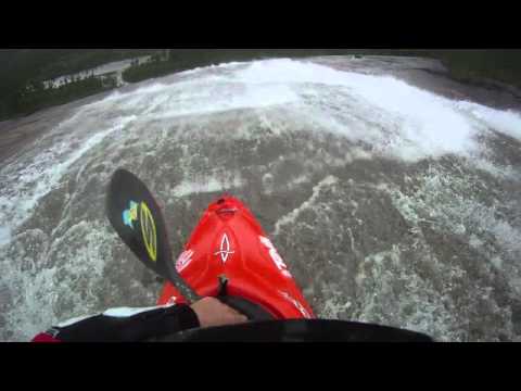 Hang-gliderh Sturges kayaks 100 + ft tall slide