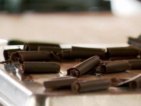 Video: Rollitos De Chocolate Con Relleno De Melocotón